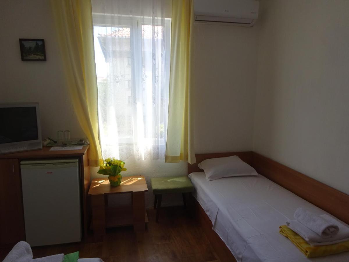 Hrisi Hotel Chernomorets Exterior photo