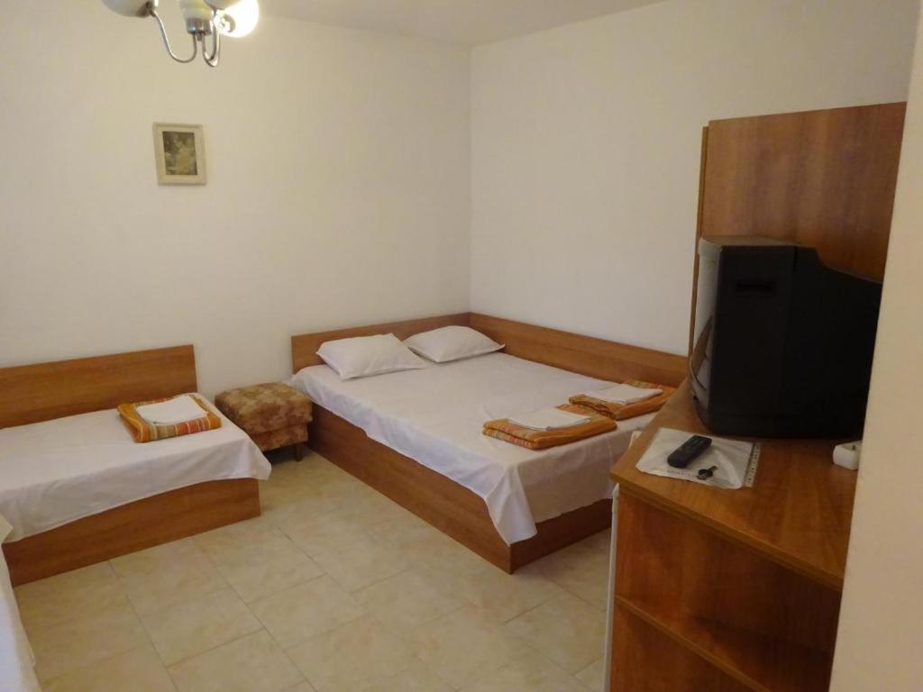 Hrisi Hotel Chernomorets Exterior photo